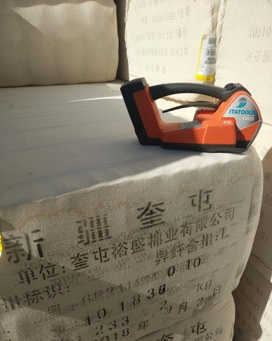 高效捆扎，稳固运输：ITA25打包机在棉花化纤行业的卓越应用​